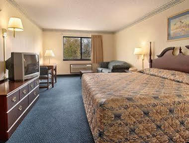 Super 8 By Wyndham Perry Hotell Eksteriør bilde